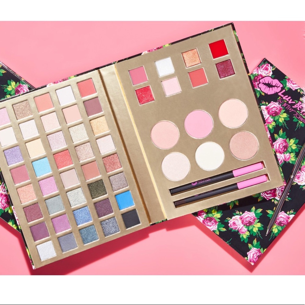 Luv Betsey by Betsey Johnson Makeup Palette
